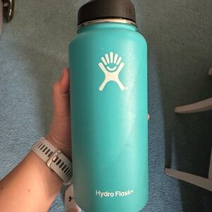 Hydro Flask Teal Water Bottle 32 oz with straw